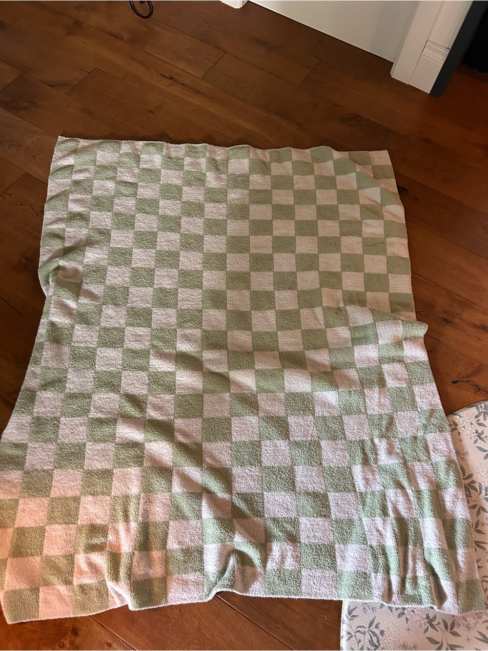 Green and White Checkered Throw Blanket - Brand Unspecified